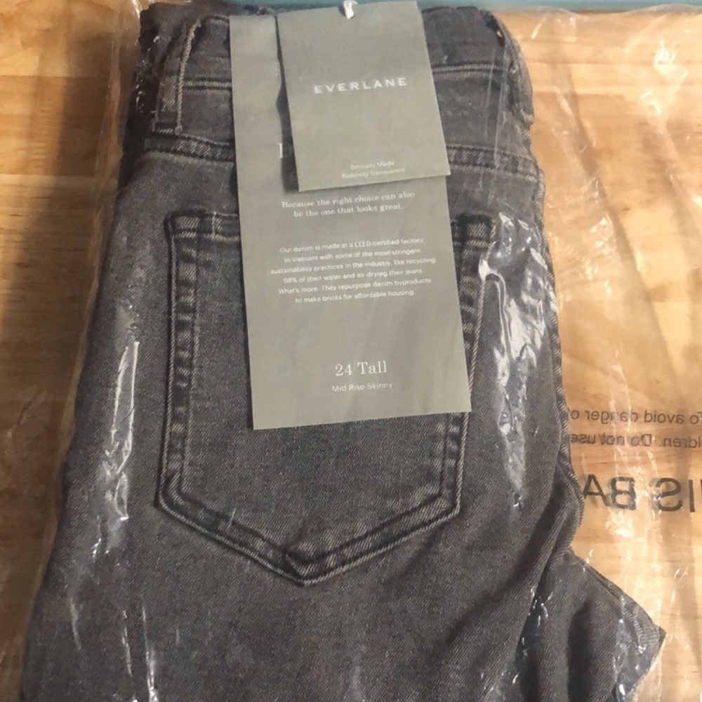 EVERLANE NWT THE MID-RISE SKINNY JEANS WASHED BLACK 24 TALL - Picture 3 of 5